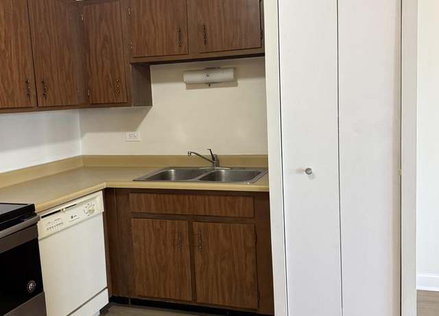 Photo of 420 Walnut Creek Rd Unit 3507, Lisle, IL 60532