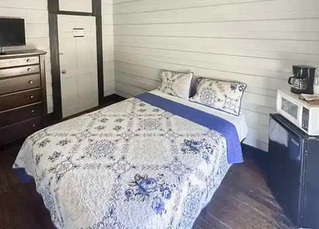 Property at 300 S Volusia Ave, Orange City, FL, 32763, 1 bed, 1 bath, [object Object]