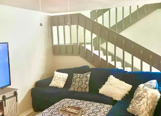 Property at 4045 Shannon Brown Dr, Orlando, FL, 32808, 1 bed, 2.5 baths, [object Object]