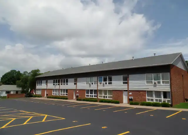 Property at 400 Herman St Unit 19, Pekin, IL, 61554, 2 beds, 1 bath, [object Object]