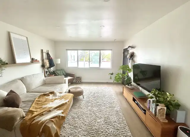 Property at 2906 Carmona Ave Unit 4, Los Angeles, CA, 90016, 1 bed, 1 bath, [object Object]