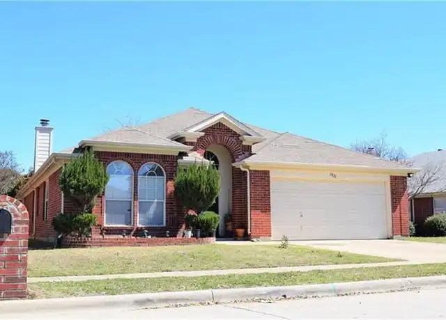 Property at 1021 Iron Horse Dr, Saginaw, TX, 76131, 4 beds, 2 baths, [object Object]