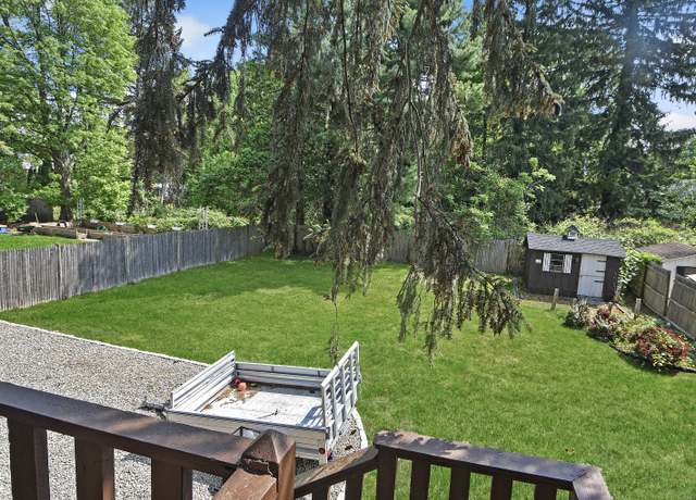 Photo of 28 Garfield Rd, West Hartford, CT 06107