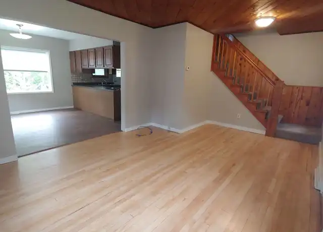 Property at 616 Spear Ave, Duluth, MN, 55803, 3 beds, 1 bath, [object Object]