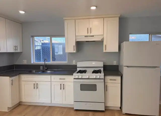 Property at 925 1/2 W 75th St Unit 925 1/2, Los Angeles, CA, 90044, 3 beds, 1 bath, [object Object]