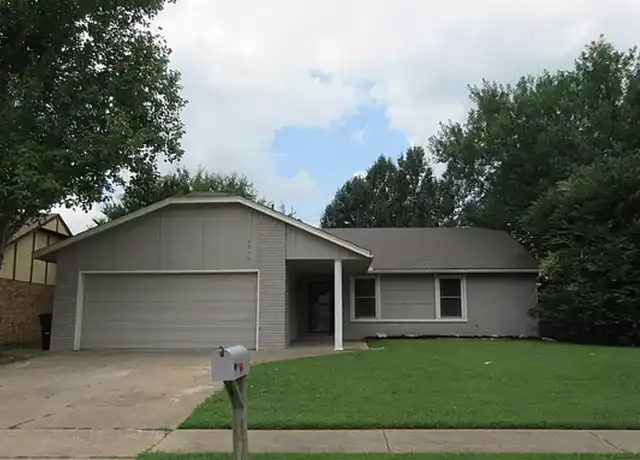 Property at 5716 S Elm Ave, Broken Arrow, OK, 74011, 3 beds, 2 baths, [object Object]