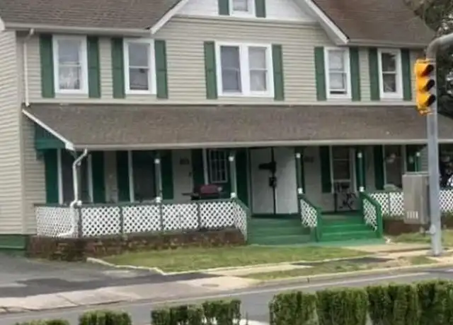 Property at 85 Park Ave Unit B, Babylon, NY, 11702, 1 bed, 1 bath, [object Object]