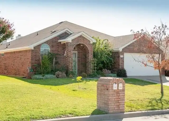 Property at 1716 Country Crest Ln, Mansfield, TX, 76063, 3 beds, 2 baths, [object Object]