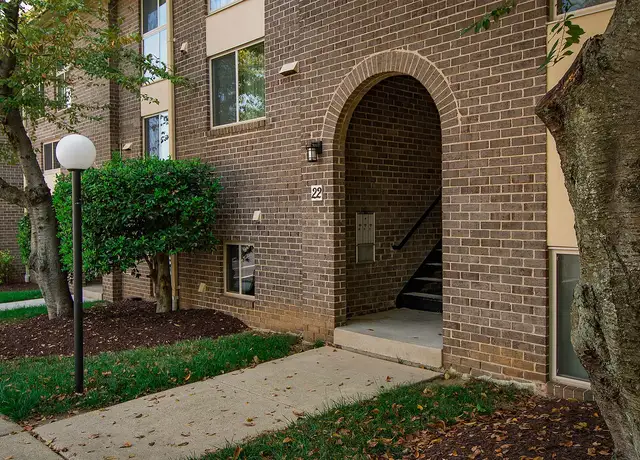 Photo of 325 N Summit Ave, Gaithersburg, MD 20877