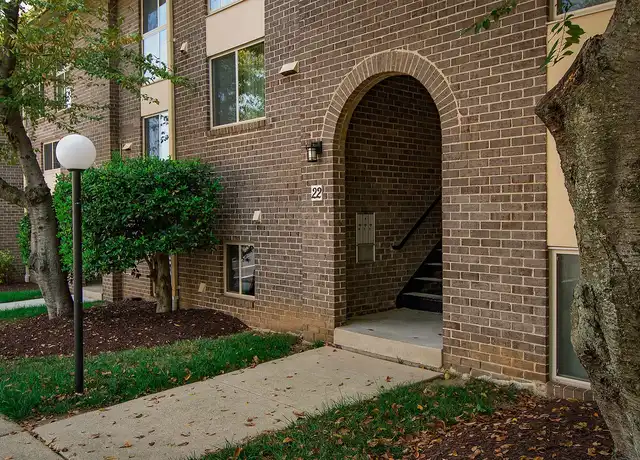 Property at Maplewood Villas - 325 N Summit Ave, Gaithersburg, MD, 20877, 1-2 bed, 1-1.5 bath, [object Object]