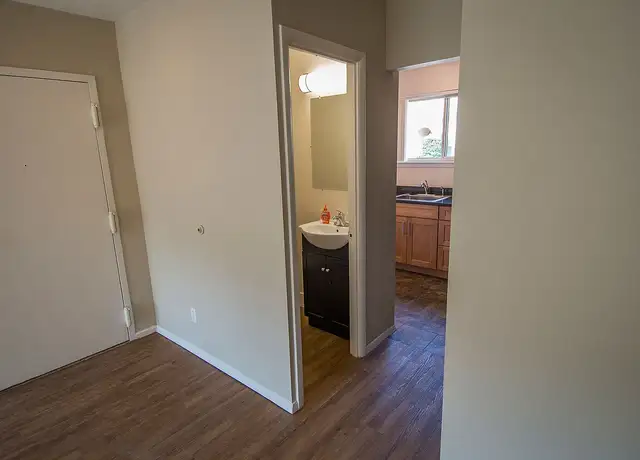 Photo of 325 N Summit Ave, Gaithersburg, MD 20877