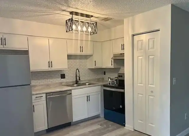 Property at Canterbury Place Apartments - 1505 40th Ave, Vero Beach, FL, 32960, 2 beds, 1 bath, [object Object]