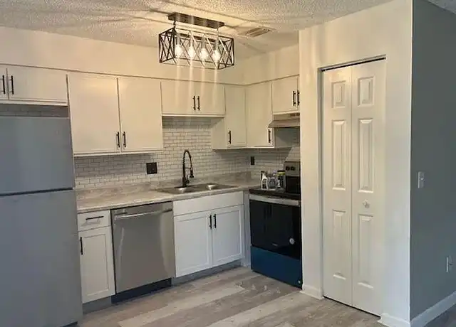 Property at Canterbury Place Apartments - 1505 40th Ave, Vero Beach, FL, 32960, 2 beds, 1 bath, [object Object]