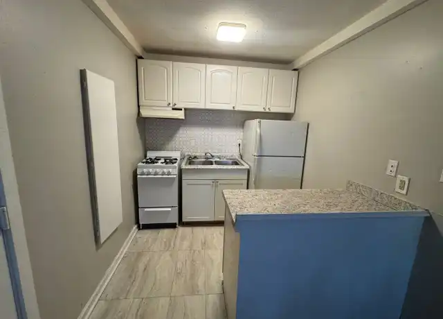 Property at 1904 Cambridge Dr Unit 3, Lexington, KY, 40504, 1 bed, 1 bath, [object Object]