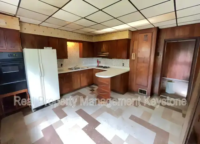 Property at 121 Cutler St, Mc Kees Rocks, PA, 15136, 3 beds, 2 baths, [object Object]