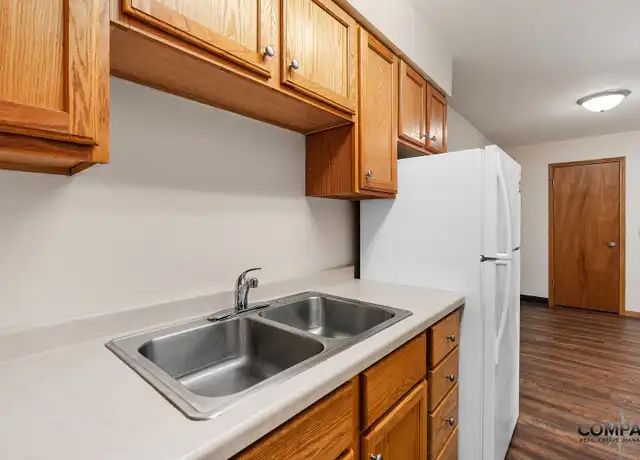 Property at 946 W Macarthur Ave Unit 61, Eau Claire, WI, 54701, 2 beds, 1 bath, [object Object]