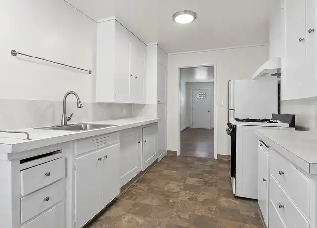 Property at Columbia Court Apartments - 904 W 21st St, Vancouver, WA, 98660, 1-2 bed, 1 bath, [object Object]