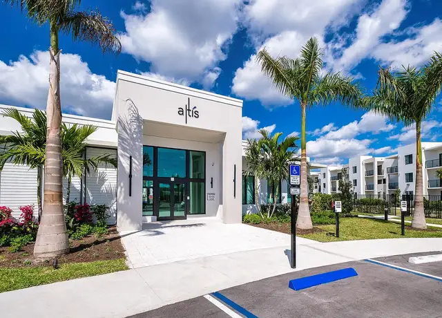 Photo of 6615 Waterfront Xing, Lake Worth, FL 33467