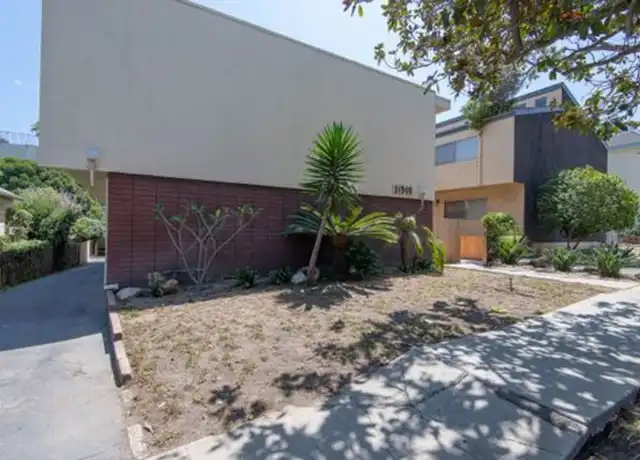 Property at 11946 Kiowa Ave Unit 8, Los Angeles, CA, 90049, 1 bed, 1 bath, [object Object]