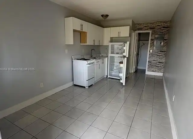 Property at 401 NW 43rd Ct Unit 4, Oakland Park, FL, 33309, 0 beds, 1 bath, [object Object]