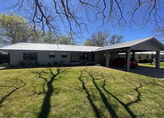 Property at 110 Jones St, Bastrop, TX, 78602, 3 beds, 2 baths, [object Object]