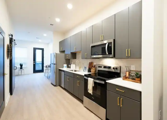 Property at Commodore Old Town Manchester - 15 W 7th St, Richmond, VA, 23224, 1-3 bed, 1-2 bath, [object Object]