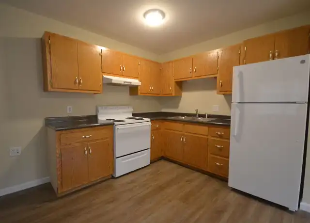 Property at 615 S 8th St Unit 13, Deepwater, MO, 64740, 1 bed, 1 bath, [object Object]