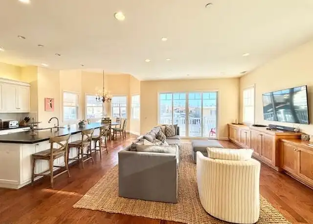 Property at 117 Glendale Ave, Oxnard, CA, 93035, 4 beds, 2.5 baths, [object Object]