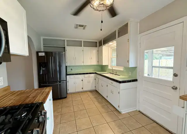 Property at 419 Westhill Pl, San Antonio, TX, 78201, 3 beds, 1 bath, [object Object]