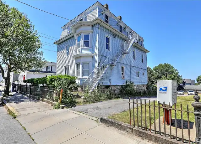 Property at 227 Whipple St Unit 3, Fall River, MA, 02721, 3 beds, 1 bath, [object Object]