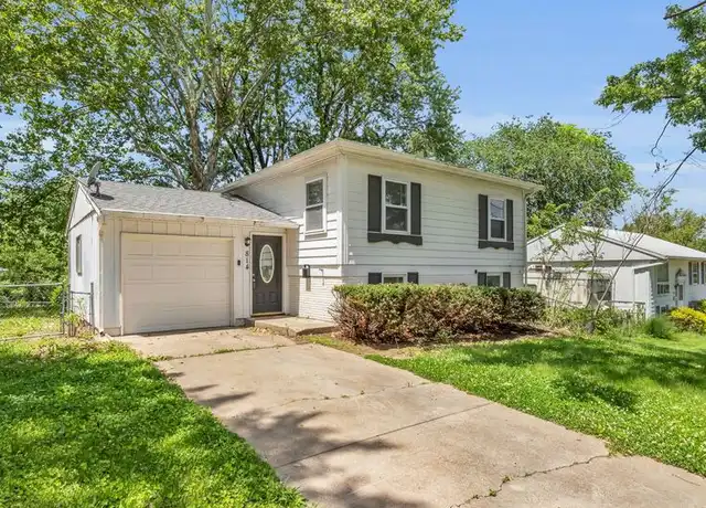 Property at 814 N Wigwam Trl, Independence, MO, 64056, 4 beds, 2 baths, [object Object]