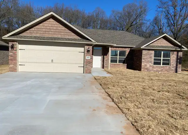 Property at 1633 E 8 St, Russellville, AR, 72802, 3 beds, 2 baths, [object Object]