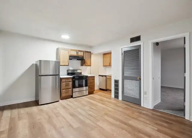 Property at 1718 C Ave NE Unit 11, Cedar Rapids, IA, 52402, 1 bed, 1 bath, [object Object]