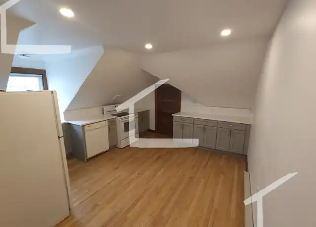 Property at 22 Greenough St Unit 3, Brookline, MA, 02445, 3 beds, 1 bath, [object Object]