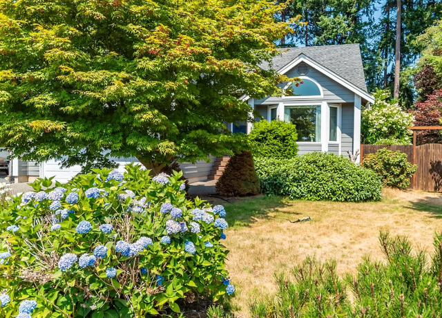 Photo of 1400 SW Islander Ln, Oak Harbor, WA 98277