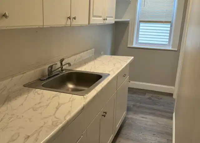Property at 7 Lund St Unit 3, Worcester, MA, 01607, 3 beds, 1 bath, [object Object]