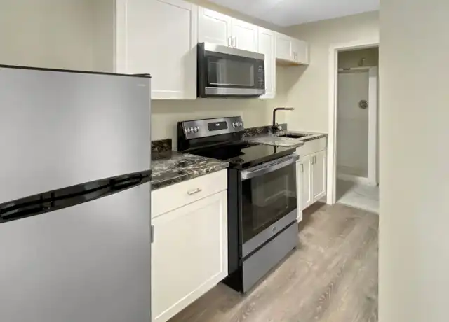 Property at 104 S Beechtree St Unit B, Grand Haven, MI, 49417, 1 bed, 1 bath, [object Object]