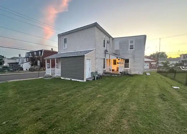 Property at 402 E Vine St Unit 2, Stowe, PA, 19464, 2 beds, 1 bath, [object Object]