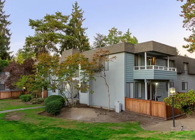 Photo of 13808 NE 12th St, Bellevue, WA 98005
