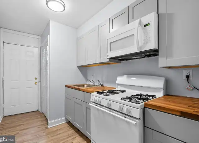 Property at 4118 1st St SE Unit B, Washington, DC, 20032, 2 beds, 1 bath, [object Object]