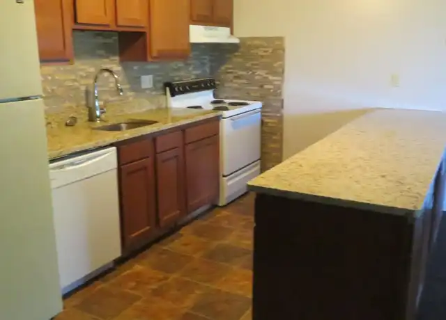 Property at 120 Foxwood Rd Unit 4, Coraopolis, PA, 15108, 1 bed, 1 bath, [object Object]