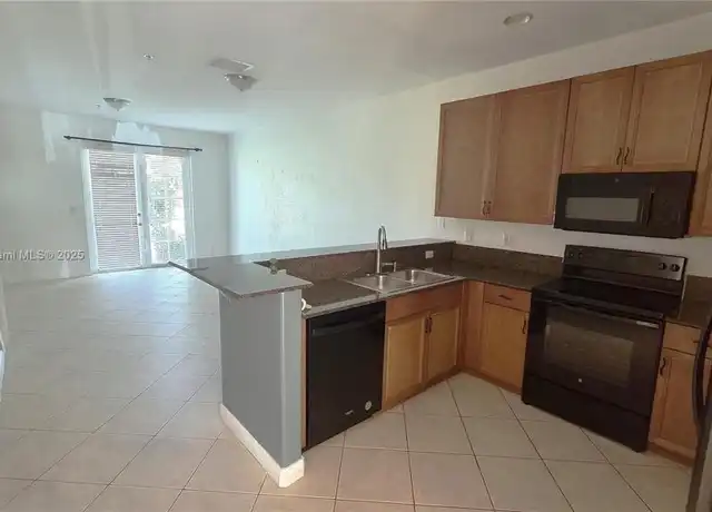 Property at 4605 SW 75th Way, Davie, FL, 33314, 2 beds, 2.5 baths, [object Object]