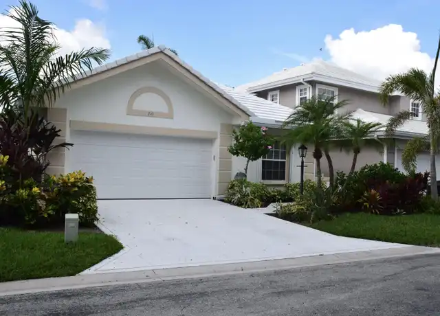 Property at 210 Canterbury Dr W, Palm Beach Gardens, FL, 33418, 3 beds, 2 baths, [object Object]