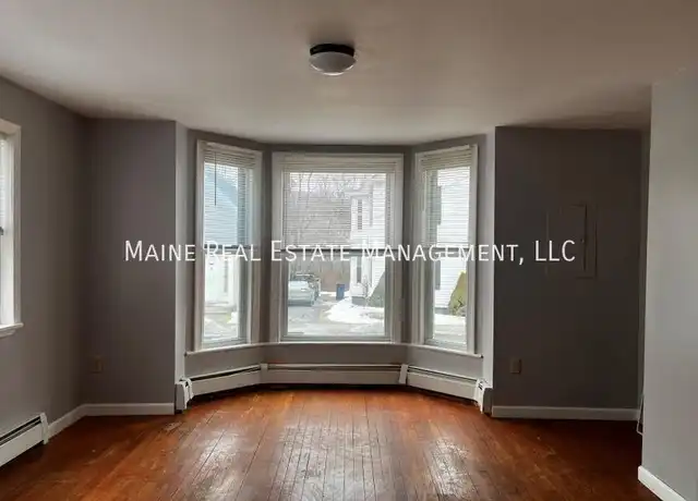 Property at 61 Kenduskeag Ave, Bangor, ME, 04401, 3 beds, 1 bath, [object Object]