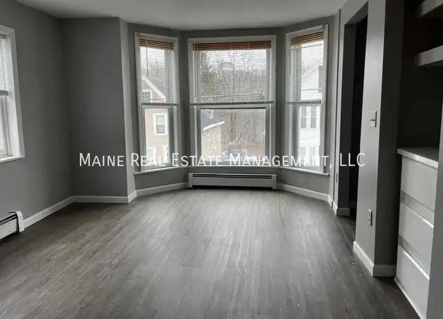 Property at 61 Kenduskeag Ave, Bangor, ME, 04401, 3 beds, 1 bath, [object Object]