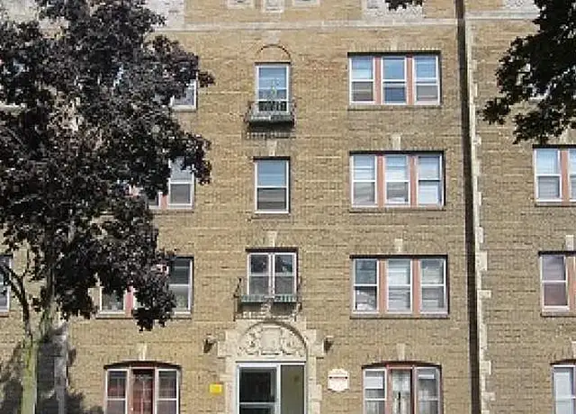 Photo of 1512 E Royall Pl, Milwaukee, WI 53202