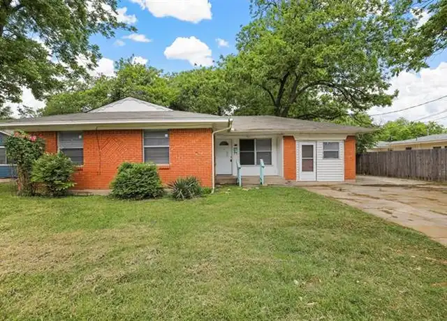 Property at 711 Carroll Blvd, Denton, TX, 76201, 3 beds, 2 baths, [object Object]