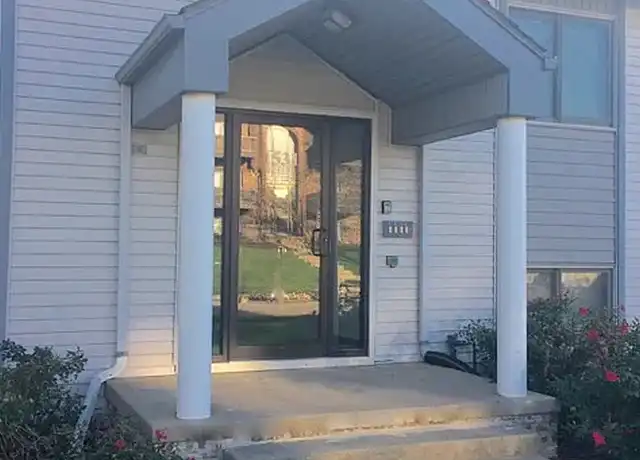 Property at Monarch Terrace Apts - 1531 Grandview Ave, Papillion, NE, 68046, 2 beds, 1 bath, [object Object]