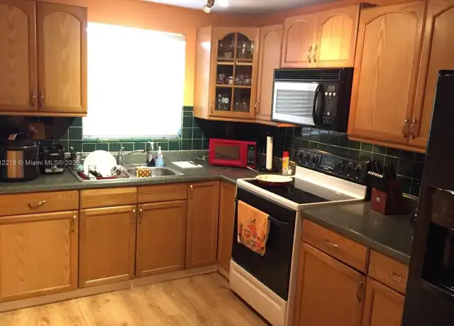 Property at 4202 W 10th Ln #59, Hialeah, FL, 33012, 3 beds, 1 bath, [object Object]