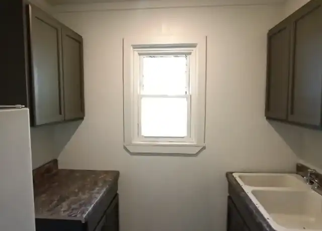 Property at 212 Morning Dr Unit 5, Harriman, TN, 37748, 1 bed, 1 bath, [object Object]